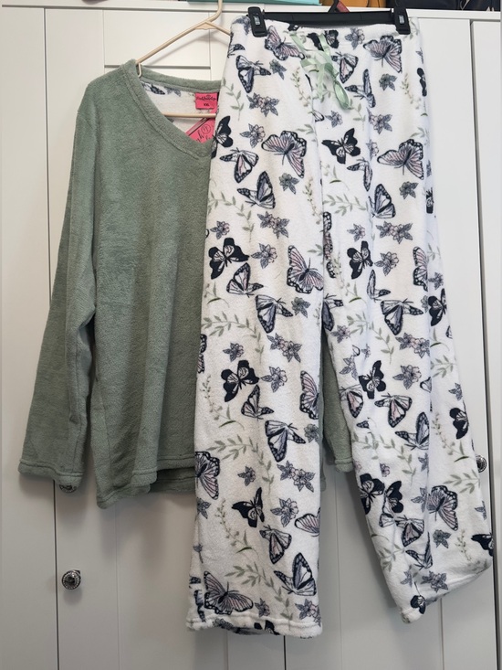 Pink Laundry Other - Fleece Butterfly Print Pajama Set Women’s Sz XXL NEW!